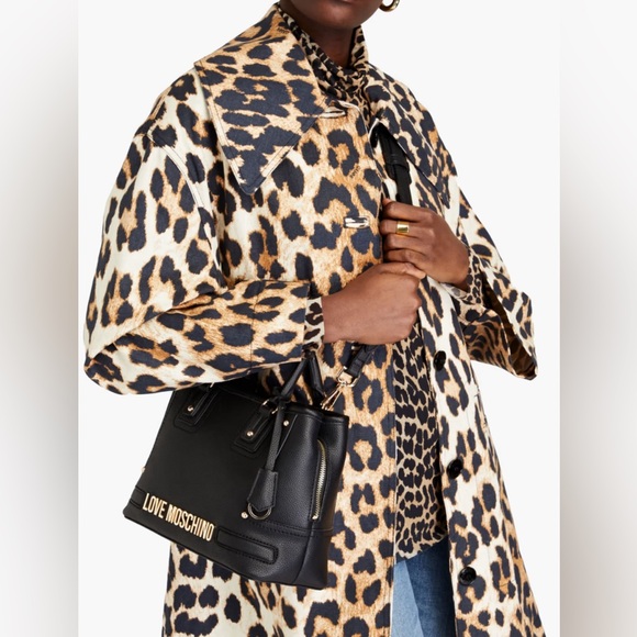 Brand New LOVE MOSCHINO
Studded faux pebbled-leather tote - Picture 4 of 8